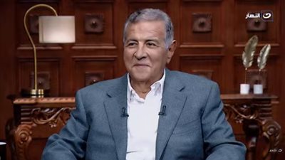 عمر الدماطي: والدي علمني من الطفولة قيمة الجلوس مع العمال