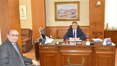 محافظ بورسعيد يستقبل سكرتير الاتحاد العام للغرف التجارية ورئيسها 