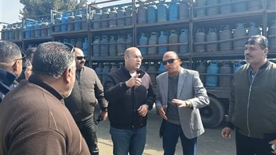نائب محافظ الجيزة يتفقد مستودعات الأنابيب ومواقف سيارات السرفيس