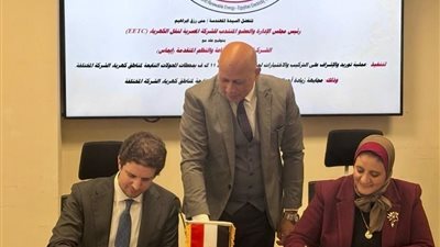 الكهرباء توقع عقد توريد 24 موزع جهد لدعم الشبكة القومية قبل الصيف