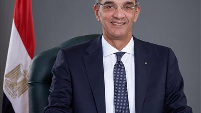 وزير الاتصالات يعتمد قرارات لدعم الذكاء الاصطناعي والبيانات المفتوحة بمصر