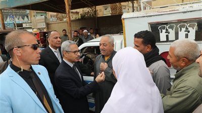 عقب تفقده لموقف سمسطا ومحطات وقود..تكليفات هامة من محافظ بنى سويف للتموين