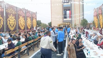 مائدة المحبة بالعياط.. مدرسة القيم النبيلة ترسم بهجة رمضان بين الطلاب والأهالى
