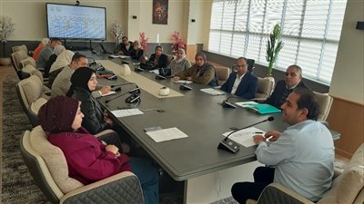 رئيس جامعة بورسعيد: تكامل العمل بين الكليات نموذج لتعظيم كفاءة الأداء الإداري