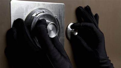التحقيق مع عامل وشقيقه بتهمة سرقة 250 ألف جنيه من شركة مقاولات بالهرم