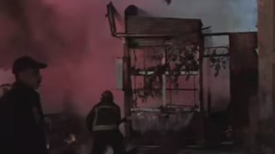 السيطرة على حريق كشك بجوار مستشفى السويس العام دون إصابات