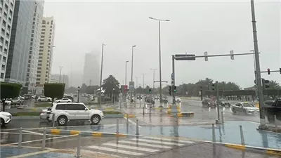 حالة الطقس في الإمارات اليوم.. غيوم جزئية وأمطار متفرقة مع رياح نشطة