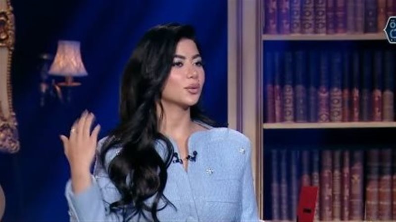 كارولين عزمي