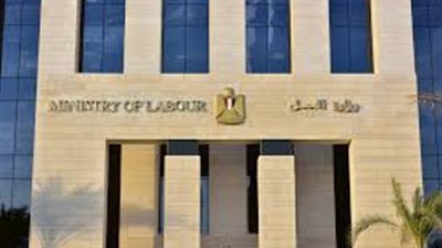 العمل : تسليم 16 عقد عمل بالأردن لشباب من بني سويف