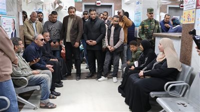 محافظ الإسماعيلية يتفقد مركز طب الأسرة بقرية نفيشة