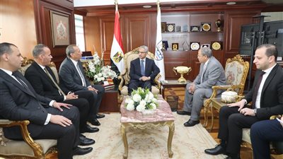 محافظ بنى سويف يبحث تعزيز التعاون مع أعضاء نادي قضاة مجلس الدولة وبنك القاهرة 