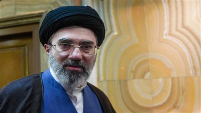 المرشد الإيراني يكشف حالة والده علي خامنئي لحظة مقتله