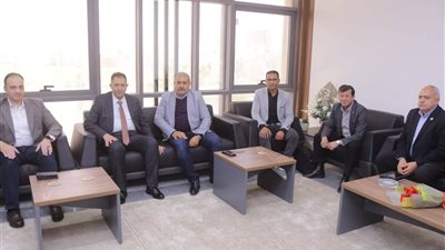 محافظ دمياط يبحث مع هيئة الإصلاح الزراعي تسريع إجراءات تقنين أراضي الدولة