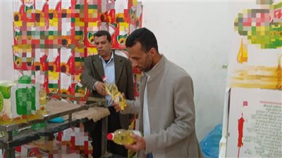 ضبط كيان لتعبئة زيوت الطعام بالباجور لتلاعبه في الأوزان وارتكابه مخالفات الغش 