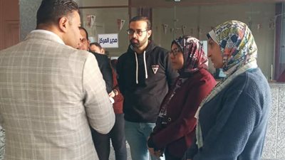 نائب المحافظ يتفقد المركز التكنولوجي بحي فيصل لمتابعة خدمات المواطنين بالسويس 
