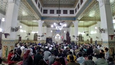 مساجد الإسكندرية تشهد إقبالًا كبيرًا على التراويح والتهجد