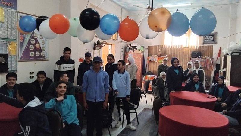 طلاب الثانوية بكوم