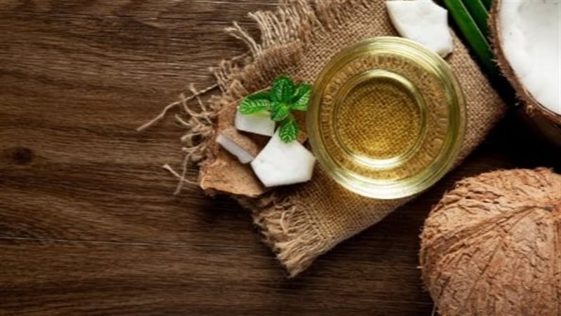 تجديد الشفاه الجافة