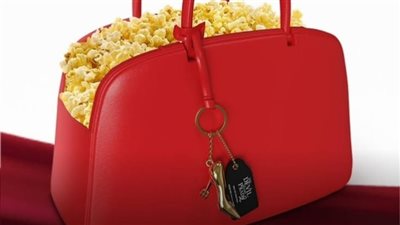 حقيبة فشار حمراء تخطف الأنظار قبل عرض The Devil Wears Prada 2
