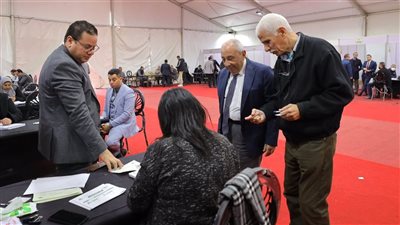 نقيب المهندسين يدلي بصوته في انتخابات النقابة.. ويدعو للمشاركة