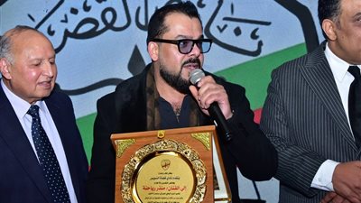 عن دوره في الاختيار.. تكريم منذر رياحنة في نادي قضاء السويس وجنوب سيناء