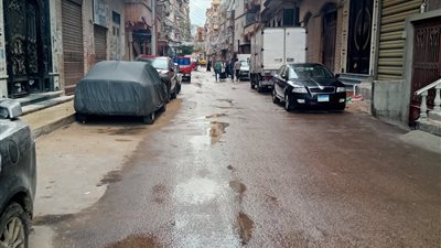 رياح وأمطار شديدة على المدن الساحلية وتوقف حركة الصيد بالبحيرة