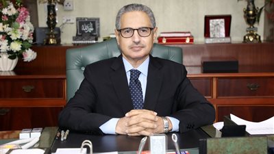 محافظ بني سويف يُهنئ أبناء وقيادات المحافظة بمناسبة العيد القومي