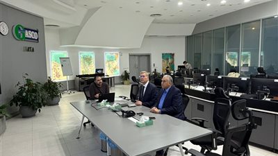 وزير البترول يتفقد مركز التحكم بالشبكة القومية للغاز ويؤكد انتظام الإمدادات