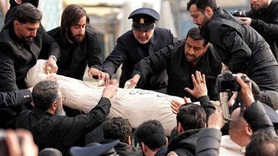 الصورة الأولى لجثة أمين المجلس الأعلى للدفاع الإيراني علي شمخاني مقطوعة الرأس