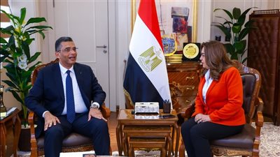 منال عوض تبحث مع محافظ البحر الأحمر عددا من الملفات التنموية والخدمية