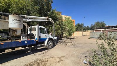 محافظ أسوان يوجه بالتدخل العاجل لحل الشكاوى الجماهيرية الخاصة بالصرف الصحي 