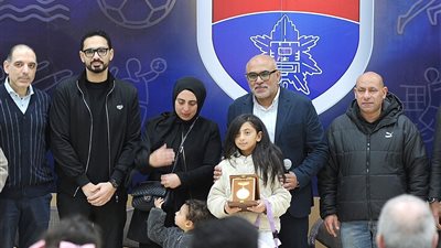 الزهور يكرم أثنتين من بطلاته.. أبنة الشهيد ومحاربة السرطان في الإفطار السنوي