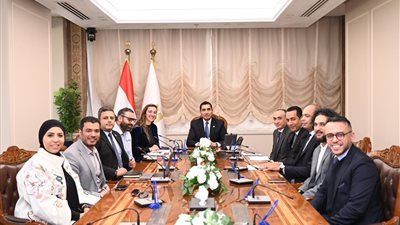 وزير الشباب والرياضة يلتقي اتحاد الريشة الطائرة للإطلاع على خطة التطوير