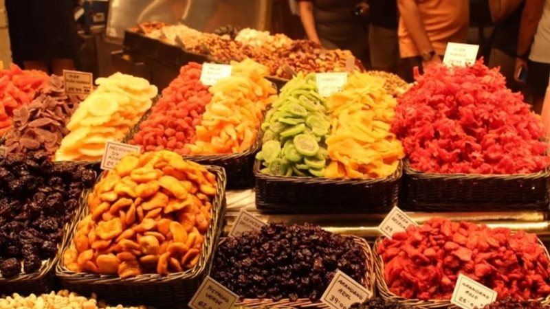 فواكه طبيعية ومجففة