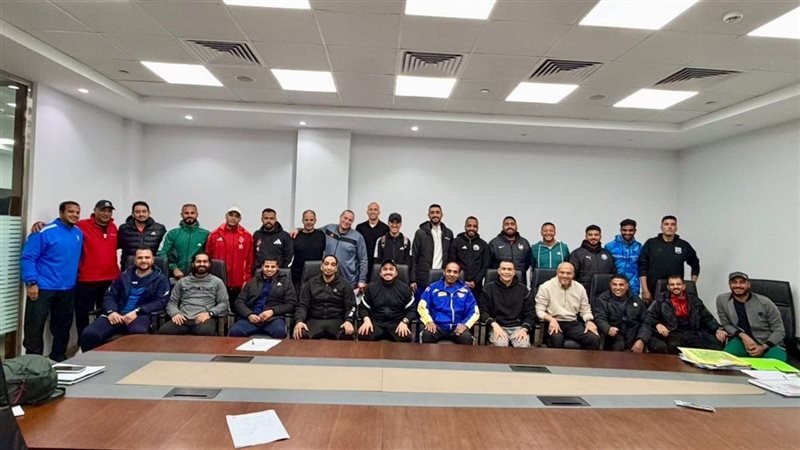 60 مدرباً في الدورة