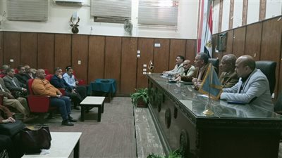 وكيل تعليم أسيوط يناقش خطوات تفعيل الوحدات الإنتاجية بالمدارس الصناعية