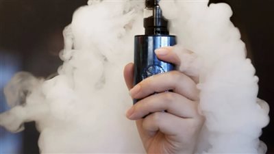 لماذا يصعب التوقف عن السجائر الإلكترونية؟ نكشف الحقائق التي يخفيها معظم الناس