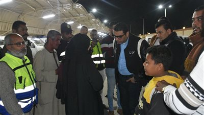 نائب محافظ الأقصر يتفقد مواقف السيارات لمتابعة تعريفة الركوب بعد الزيادة 
