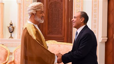 وزير الخارجية ينقل تحيات الرئيس السيسي لسلطان عمان ويشيد بحكمته