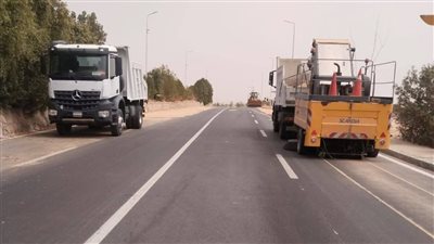إعادة تأهيل طريق مطار أسوان الدولى لضمان بعد انتهاء التقلبات الجوية 