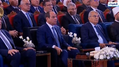 رفض وقوفها احتراما لتاريخها.. ماذا فعل الرئيس السيسي مع هاجر سعد الدين؟