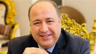  حسن جعفر يشارك في اجتماع رئيس الوزراء بشأن تأمين أرصدة السلع 