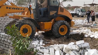 بتوجيهات محافظ قنا.. محلية قنا تزيل 27 حالة تعدٍّ بقريتي الأشراف ودندرة