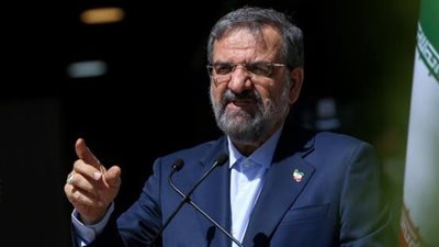 مجتبى خامنئي يعين الجنرال محسن رضائي مستشارًا عسكريًا في إيران