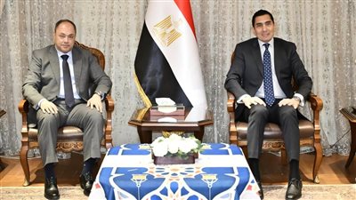 وزير الشباب والرياضة يبحث سُبل تكثيف التعاون المشترك مع هيئة تنمية الصعيد