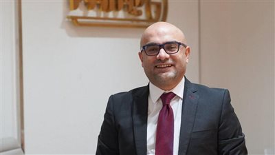 الخبث الدبلوماسي.. أحمد صبري يكشف محاولة إيران استمالة مصر لصالحها  