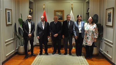 وزير التعليم العالي ومجدي يعقوب يناقشان تعزيز التعاون لدعم الرعاية الصحية
