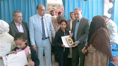 مدير تعليم أسيوط يكرم الفائزات بمسابقة حفظ القرآن الكريم بمدرسة على مبارك