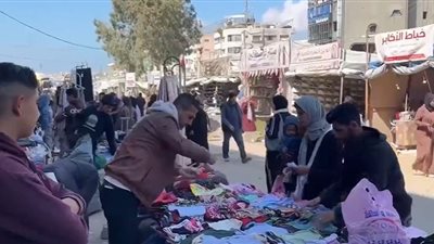 «فرحة وسط المعاناة».. أسواق قطاع غزة تستعد لاستقبال عيد الفطر 