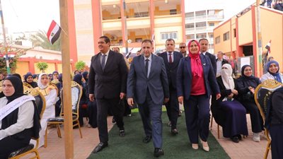 محافظ دمياط يكرم حافظات القرآن والمتميزات بمسابقة عباقرة المدارس